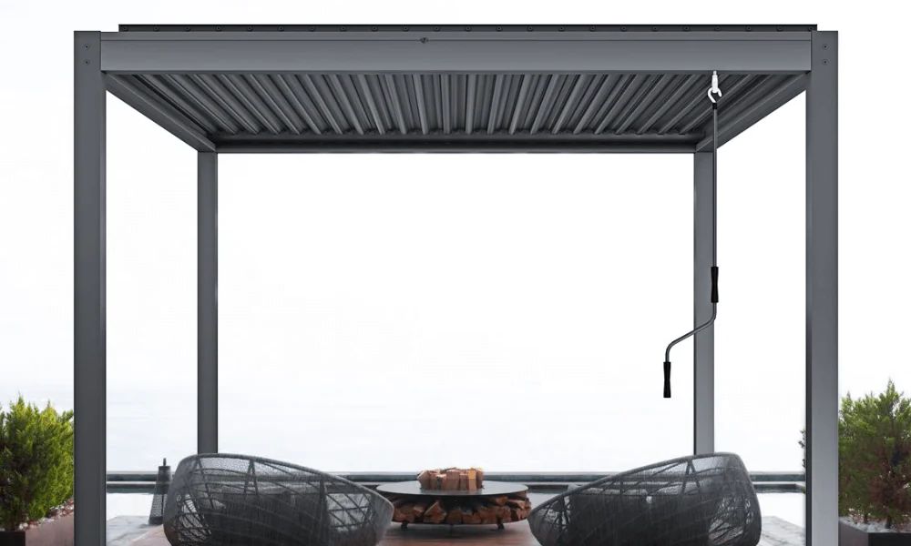 6 Must-Have Accessories for Your Pergola
