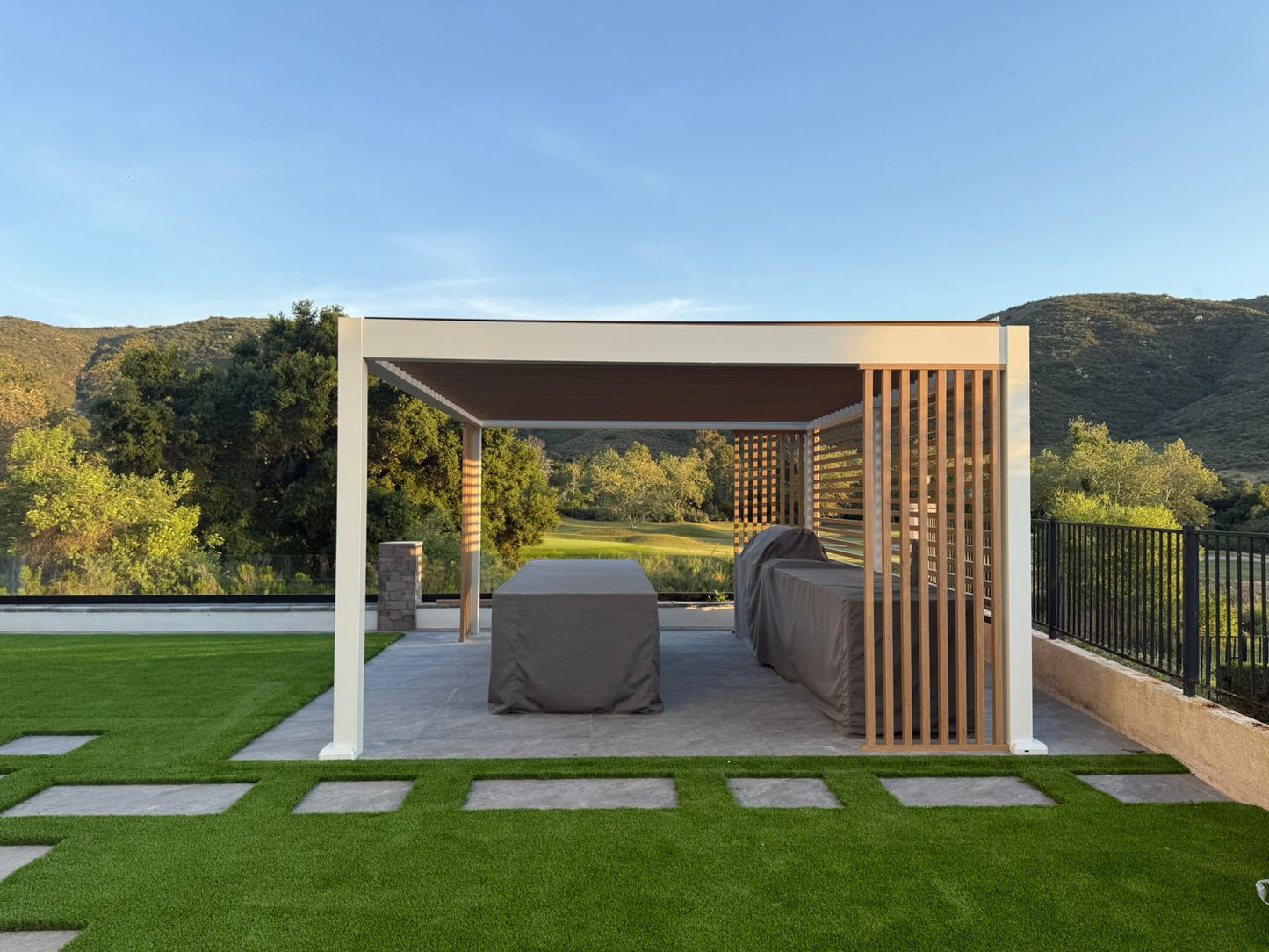 Premium Slat Aluminum Fencing - Villa Pergola