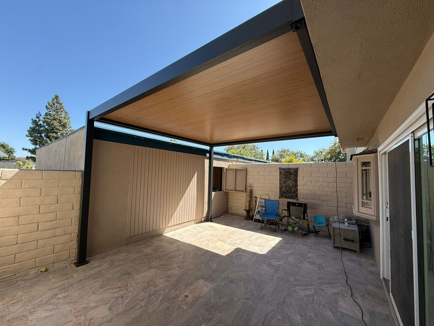 Villa Pergola - Motorized Louver w/ Edge Lighting