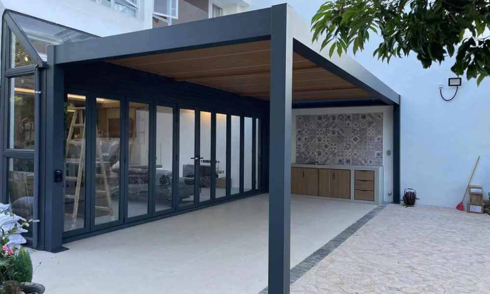 Freestanding vs. Attached Pergolas: Which Is Right for You?