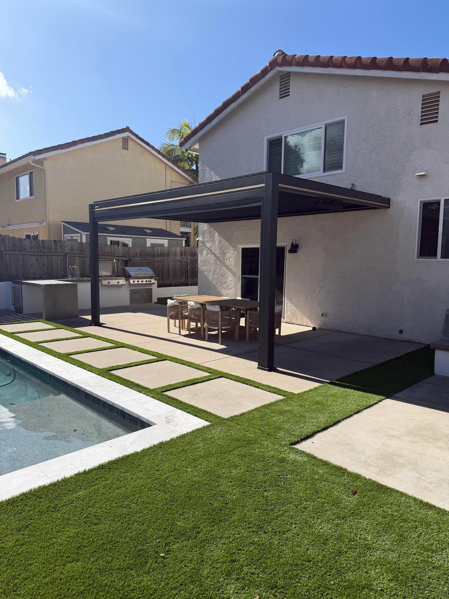 Villa Pergola 2.0 - Motorized Louver w/ Lighting