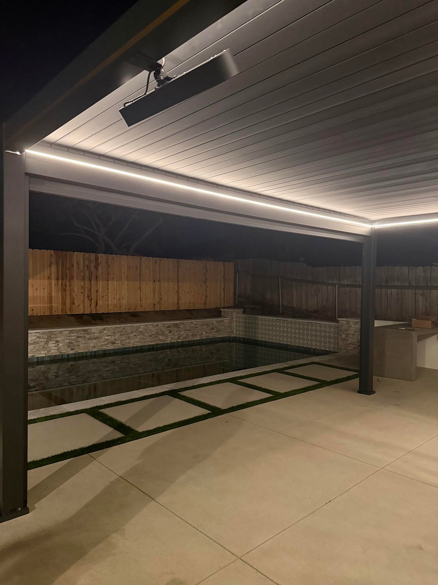 Villa Pergola 2.0 - Motorized Louver w/ Lighting