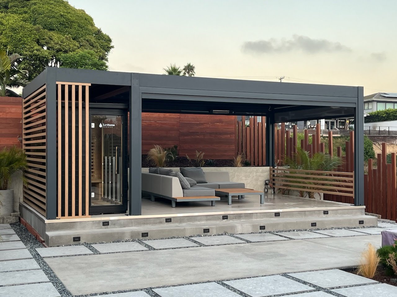 Premium Slat Aluminum Fencing - Villa Pergola