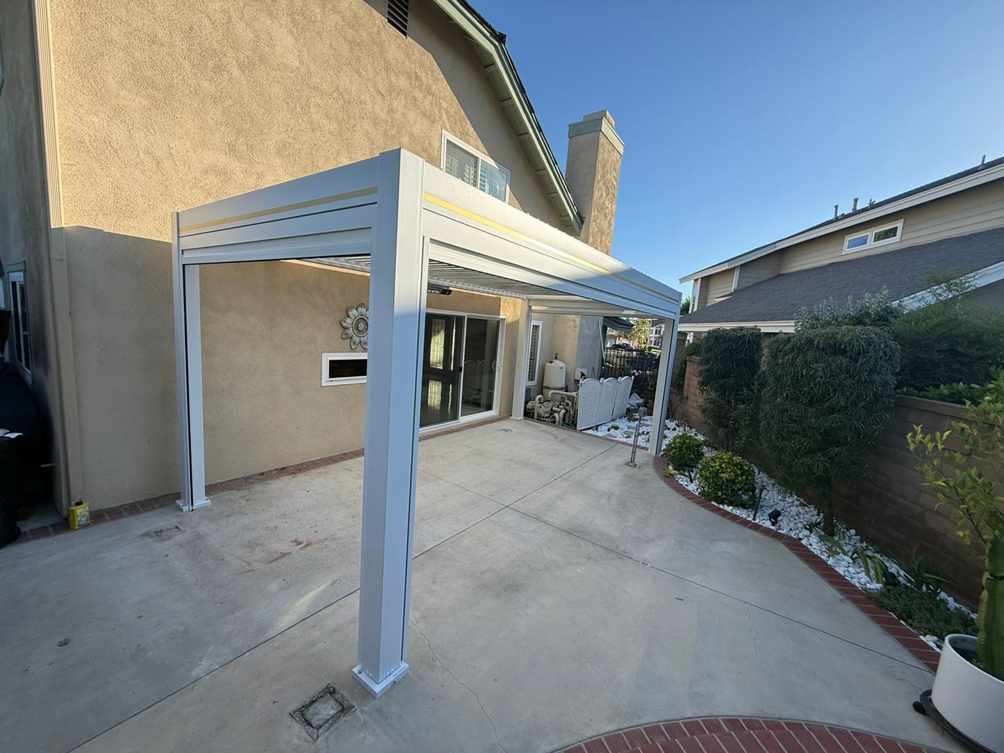 Villa Pergola 2.0 - Motorized Louver w/ Lighting