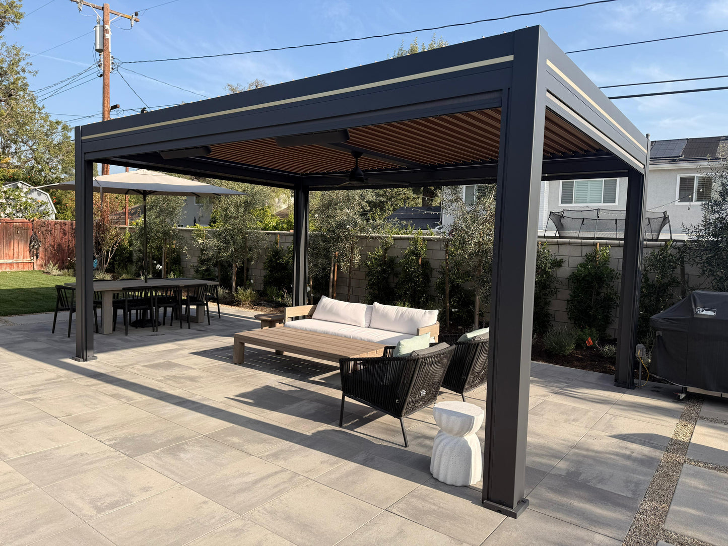 Villa Pergola 2.0 - Motorized Louver w/ Lighting